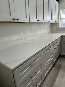 Calacatta Plato C002 – Superficie de Mármol Blanco Premium con un Elegante Diseño de Vetas Finas - Product Image 3