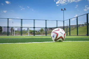 Campo de fútbol de cinco campos deportivos Césped sintético duradero y fácil de usar para fútbol artificial y campos de fútbol - Product Image 4
