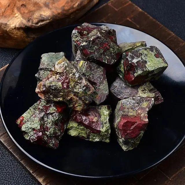 หินดิบเลือดมังกร