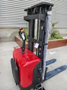 Gerbeur électrique 2000 kg à mât triple, batterie plomb-acide, usage intérieur, pour usine agroalimentaire - Product Image 5