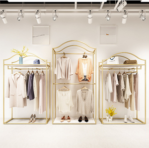 Espositore per <span class=keywords><strong>Abbigliamento</strong></span> a Doppio Strato con Scaffali in Ferro Dorato e Asta Appendiabiti per <span class=keywords><strong>Negozi</strong></span> <span class=keywords><strong>di</strong></span> <span class=keywords><strong>Abbigliamento</strong></span> <span class=keywords><strong>Femminile</strong></span> - Product Image 6