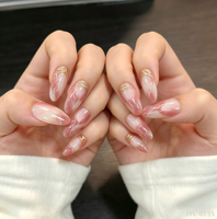 24 pièces Faux Ongles Réutilisables French Press Amande Rose Nude Glacé avec Effet Craquelé Doré et Ligne 3D, Design Tendance, Style Élégant et Luxueux