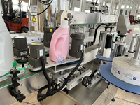 Machine d'étiquetage double face multifonctionnelle pour contenants en plastique carrés