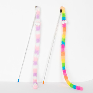 Varita de juguete para gatos, disponible al por mayor, hecha de terciopelo, serpiente arcoíris, tira larga de felpa colorida, juguete para gatos, juguete para mascotas. - Product Image 1