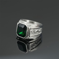 Bague Chevalière Double Dragon pour Homme avec Pierre Rectangulaire Colorée et Côtés Sculptés, Bijou Punk, Tons Or et Argent