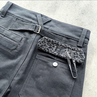 Fabricant de jeans en marque privée, pantalon en toile personnalisé pour homme, poches à rabat plissées sur le devant, imprimé léopard, ceinture à boucle pour homme