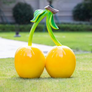 Sculpture d'art réaliste en résine de prune, surdimensionnée, avec surface mate, au design créatif et moderne, pour accent décoratif de jardin et de maison - Product Image 4