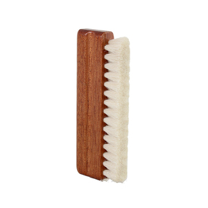 Cepillo de Limpieza para Discos de Vinilo con Mango de Madera de Sapele y Cerdas de Nailon, Antiestático, Eliminador de Polvo - Product Image 1