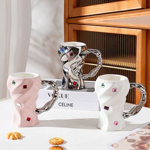 Tasses de voyage de luxe exquises en acier inoxydable avec poignée et paille, design unique et irrégulier, pour la maison, cadeau original pour couples - Product Image 1