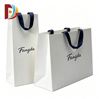 Sacs cadeaux de Noël 2026 de luxe en papier écologique personnalisables, réutilisables, recyclables, refermables avec poignée à rabat – Commande sur mesure