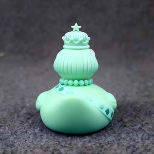 Jouets de bain en PVC personnalisés en gros, style canard reine, avec motifs imprimés, pour la baignoire - Product Image 4