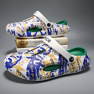 Sandales perforées à imprimé lettres, en EVA, toucher doux, talon de 4 cm, bout fermé, respirantes, chaussures de plage pour hommes, été - Product Image 1