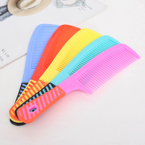 Peines de plástico de un dólar, alisadores de pelo, herramientas de belleza, peines de plástico de colores A9, 1 yuan. - Product Image 4