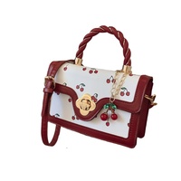 Sac bandoulière carré petit format NEN YCH 2026 à imprimé cerises pour filles, design contrastant frais, style tendance, en polyester