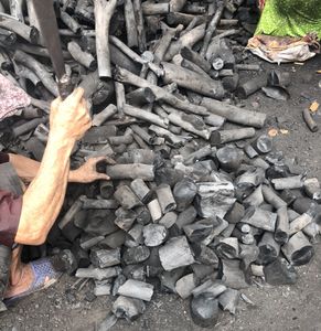 Charbon de bois dur rond noir de haute qualité pour barbecue du Vietnam à longue combustion de noix de coco fabriqué pour narguilé et shisha - Product Image 6