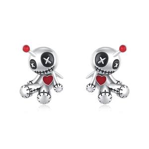 Boucles d'oreilles clous en métal argenté, motif poupée de dessin animé, avec motif Stitch noir, antennes rouges et yeux en X, style gothique mignon, unisexe, bijoux de mode pour fête - Product Image 4
