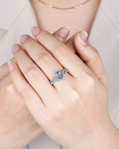 Anillo de Compromiso y Boda Único de Plata de Ley 925 Chapado en Oro de 14k para Mujer, con Alexandrita Ovalada y Moissanita Negra - Product Image 4