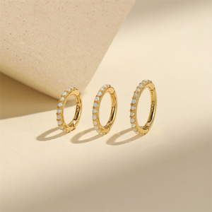 Pendientes de Cartílago Canner S925 de Plata de Ley Minimalistas con Ópalo Blanco Graduado de Varios Tamaños para Mujer - Product Image 1