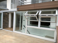 Fenêtres et portes à persiennes verticales pliantes en alliage d'aluminium, insonorisées, isolantes thermiquement, couleur personnalisée pour cuisines et espaces commerciaux
