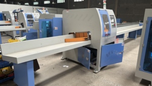 Scie à bras radial automatique industrielle pour le sciage <span class=keywords><strong>de</strong></span> <span class=keywords><strong>bois</strong></span>, <span class=keywords><strong>avec</strong></span> rails <span class=keywords><strong>de</strong></span> guidage doubles, machine <span class=keywords><strong>de</strong></span> coupe transversale <span class=keywords><strong>de</strong></span> grande section pour la fabrication <span class=keywords><strong>de</strong></span> <span class=keywords><strong>palettes</strong></span> - Product Image 2