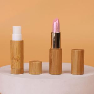 Baume à lèvres hydratant et éclaircissant au miel, végétalien et bio, en tubes en bois personnalisés avec logo - Product Image 1