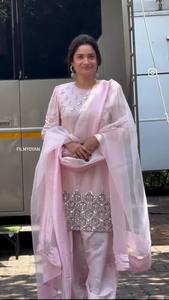 Traje de Purt Faux Georgette Salwar Kameez de diseñador más vendido con trabajo de lentejuelas listo para usar para funciones de boda para mujeres - Product Image 2