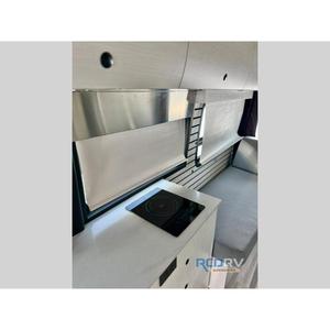 Camping-cars Pleasure-Way Plateau 2025 Sprinter 3500, 23 pieds de long, 22 pieds 9 pouces, 4-6 personnes, 6 - Product Image 4