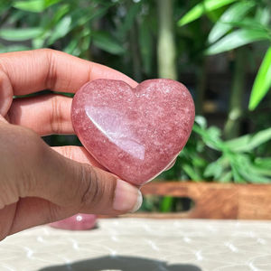 Vente en gros de pierres de quartz fraise en forme de cœur, pierres naturelles polies pour la décoration intérieure et les cadeaux de fêtes - Product Image 2