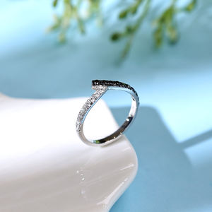 Bague de fiançailles et de mariage vintage personnalisée en or blanc massif 18 carats avec perle d'eau douce, plaquée rhodium, sertie à griffes, design de luxe pour - Product Image 4