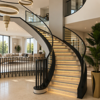 Escalier Courbé Robuste avec Rampe en Marbre Noir – Installation Moderne DIY pour Entrepreneurs Industriels et Ingénieurs (Usage Domestique)