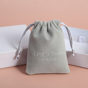 Bolsa de Terciopelo para Joyería con Logotipo Personalizado, 13*18 cm, Color Gris Suave, con Cordón y Estampado Elegante para Empaque de Regalos - Product Image 5