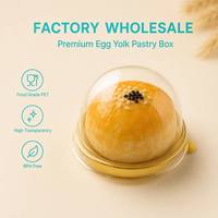 Boîte d'emballage transparente en PET à dôme unique pour pâtisserie au jaune d'œuf, conteneur rond jetable avec base dorée brillante pour desserts