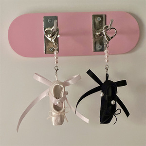 Llavero <span class=keywords><strong>de</strong></span> satén rosa coreano con diseño <span class=keywords><strong>de</strong></span> zapatilla <span class=keywords><strong>de</strong></span> <span class=keywords><strong>ballet</strong></span>, colgante <span class=keywords><strong>de</strong></span> joyería para boda con anilla <span class=keywords><strong>de</strong></span> aleación y cuentas - Product Image 2