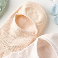 FF4151 Chaussettes d'été athlétiques en coton pour femmes Chaussettes respirantes à cinq doigts coupe basse sans spectacle avec logo inférieur pour le printemps