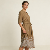 Robe midi kaki brodée pour femme, col en V, taille nouée, manches courtes, style bohème décontracté, robe d'été