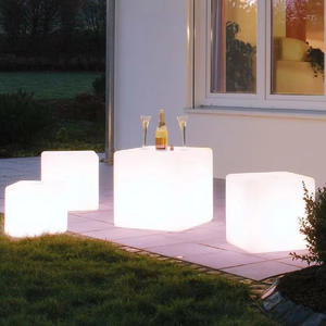 Chaise cube LED - Moderne, étanche, en plastique, rechargeable, stable, pour usage commercial, salle à manger, bar et hôtel - Product Image 1