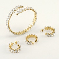 Ensemble de bijoux en acier inoxydable plaqué or 18 carats, comprenant un bracelet ouvert, une bague et des boucles d'oreilles en forme de C, ornés de zircone cubique colorée de forme marquise, étanches, 3 pièces pour femme