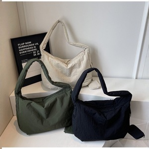 Women's Korean Style Winter Commuter Shoulder <b>Bag</b> New <b>Large</b> Capacity Puff Crossbody Tote Simple Stylish Casual Artistic Design - Product Image 4