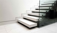 Rampe en fer forgé artisanal au design antique élégant et traditionnel pour escalier et porche d'intérieur de maison classique