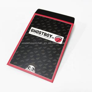 Enveloppe en papier noir avec logo UV spot Bons cadeaux personnalisés et enveloppes - Product Image 4