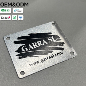 Targhette Quadrate Personalizzate in Alluminio con Logo Stampato e Fori di Montaggio - Product Image 1