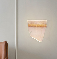 Tête de lit de luxe légère en fer doré avec applique murale LED, télécommande, variateur d'intensité, bouton en acrylique transparent, simplicité moderne