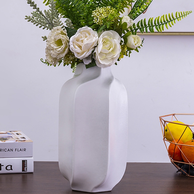 Nordic creative living room tabletop flower arranging crafts decorated with white ceramic vase
