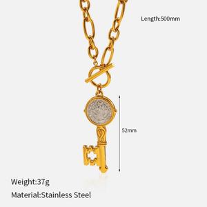 Collier religieux en or jaune 14 carats inaltérable avec pendentif clé, chaînes fines en acier inoxydable pour femme - Product Image 1