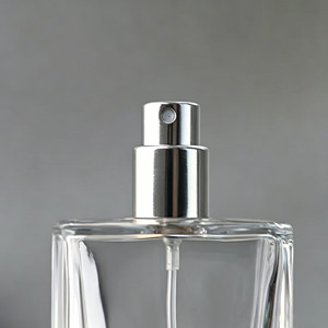 Flacone da Profumo di Lusso in Vetro Piatto Quadrato da 50ml, Elegante Bottiglia Vuota da Viaggio in Cristallo Ricaricabile da 50 ml con Tappo a Vite Spray - Product Image 4
