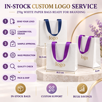 Sacs en papier blanc de 270 g avec votre propre logo en stock, 18,5 x 8 x 16,5 cm, emballage cadeau en feuille d'or gaufrée pour cosmétiques et bijoux