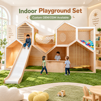 Grande structure de jeu modulaire en bois pour intérieur avec toboggan, tunnel, piscine à balles et balançoire pour maternelle et centre d'activités pour enfants