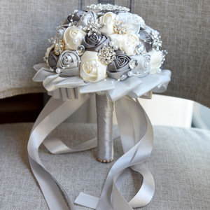 Artificiale del Fiore della Rosa Bouquet <span class=keywords><strong>per</strong></span> <span class=keywords><strong>la</strong></span> <span class=keywords><strong>Sposa</strong></span> Damigella D'onore di Nozze Fatti A Mano Bouquet di <span class=keywords><strong>Fiori</strong></span> Di Seta Bouquet Da <span class=keywords><strong>Sposa</strong></span> Azienda Fiore - Product Image 4