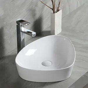 白色三角形状陶瓷洗手盆台面浴室水槽