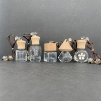 Nouveau design 8ML bouchon en bois vide voiture désodorisant Mini couleur voiture suspendu verre parfum diffuseur bouteille avec perles